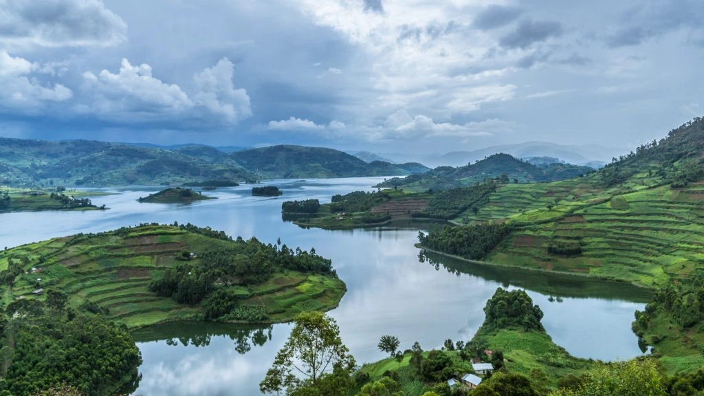 relaxing-after-gorilla-trekking-in-lake-bunyonyi